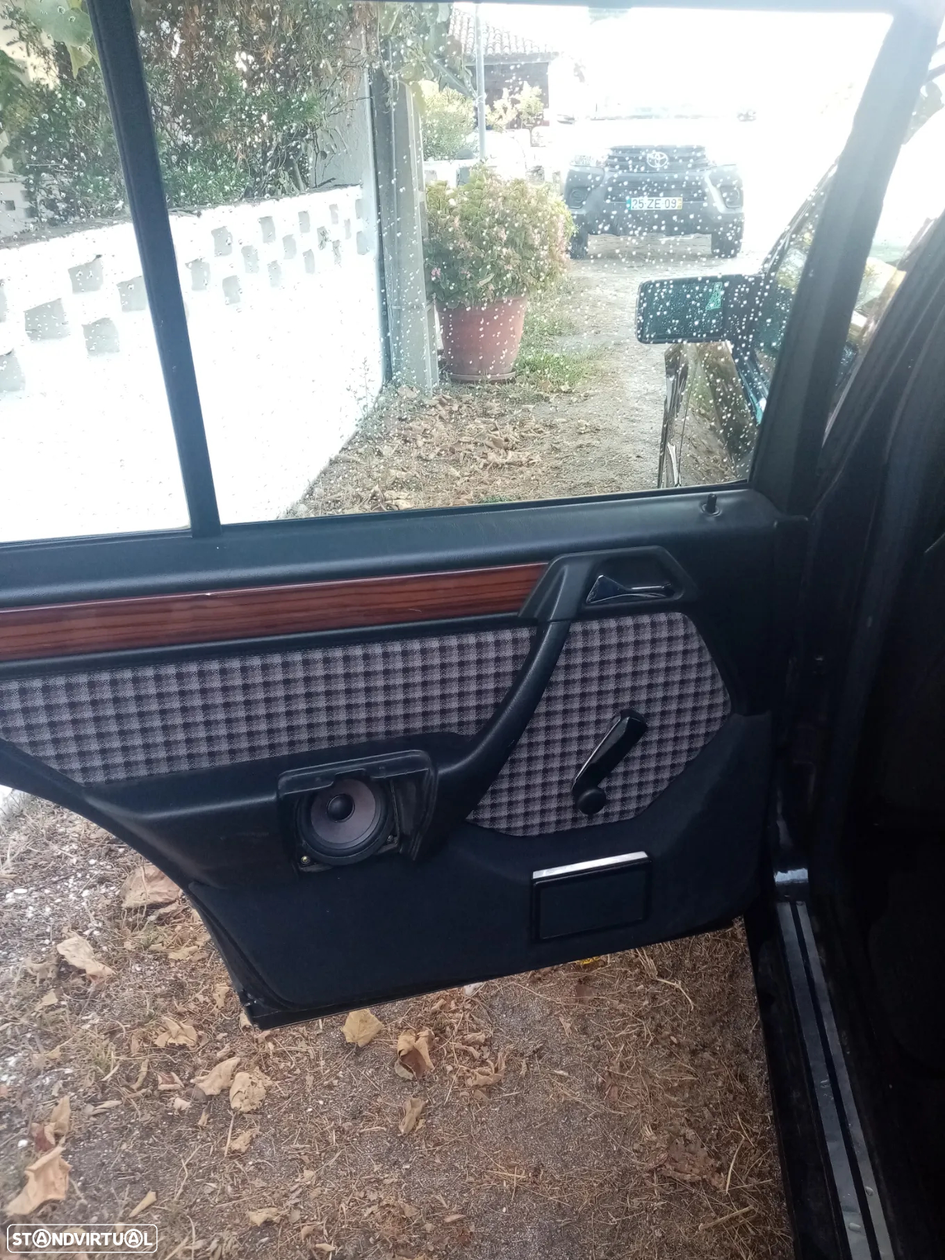 Mercedes-Benz 250 TD - 7
