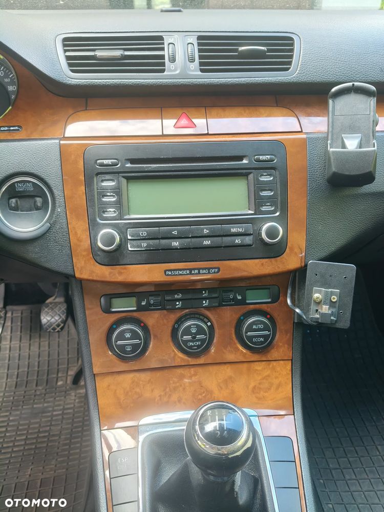 Volkswagen Passat 1.9 TDI Highline - 13