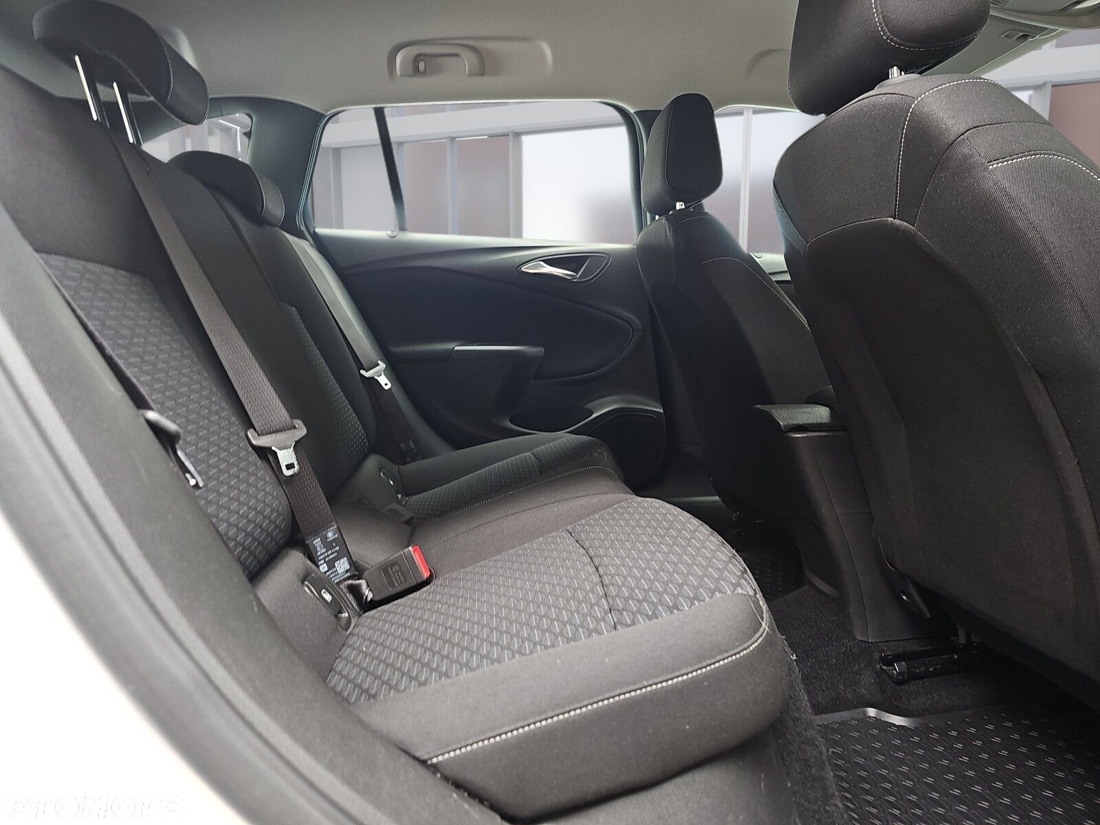 Opel Astra V 1.2 T Edition S&S - 34