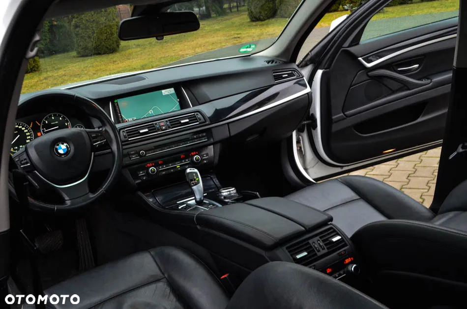 BMW Seria 5 520d Touring Luxury Line - 34