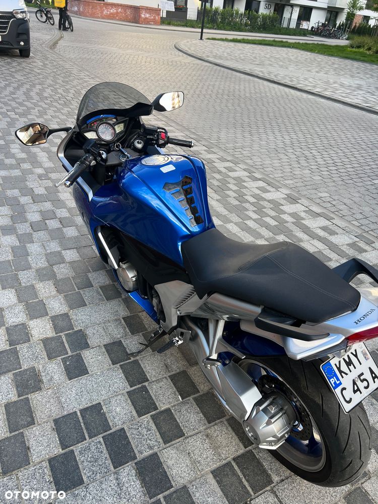 Honda VFR - 8