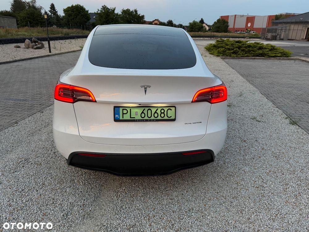 Tesla Model Y - 16