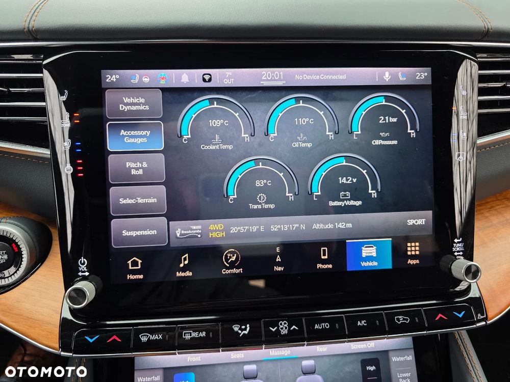 Jeep Grand Wagoneer - 15