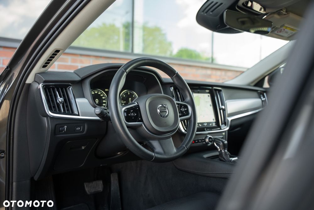 Volvo V90 D3 Geartronic Momentum Pro - 24