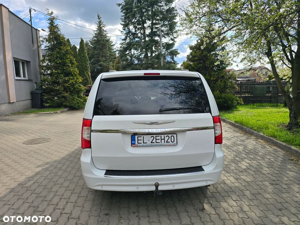 Chrysler Town & Country - 28