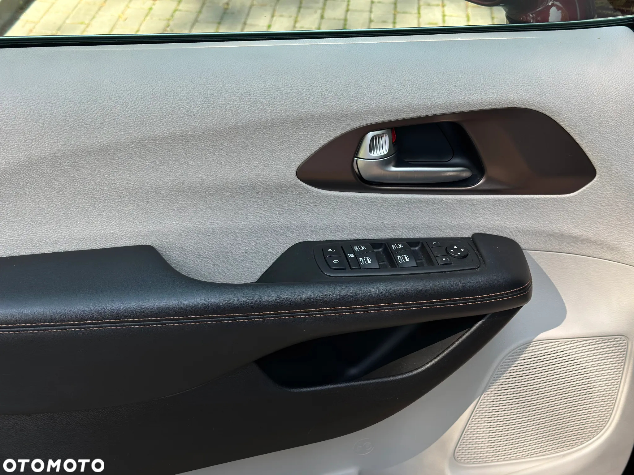 Chrysler Pacifica - 9