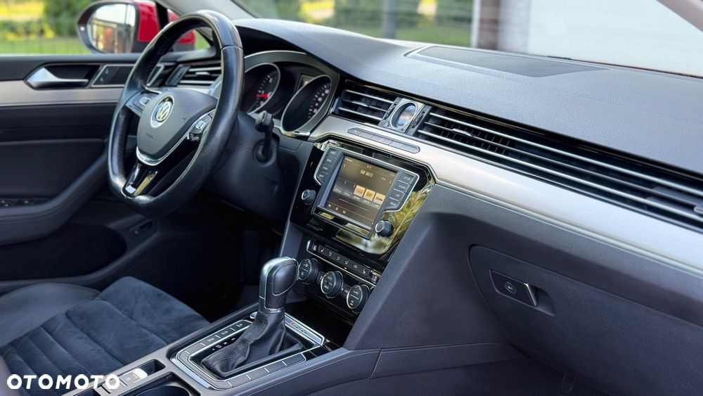 Volkswagen Passat 2.0 TDI SCR DSG 4Motion Business - 14