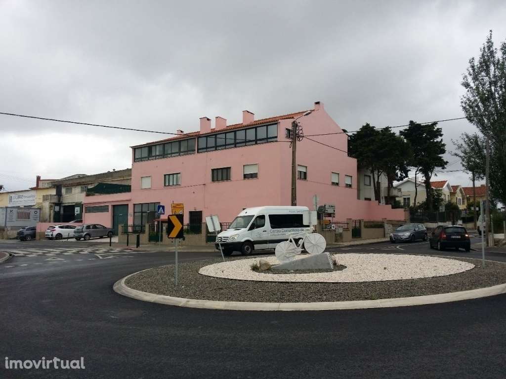 Escritório de 224m² com montra e estacionamento em Cascais - Grande imagem: 2/38