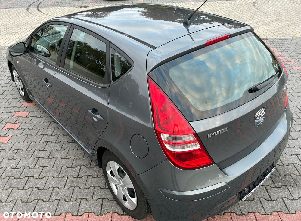 Hyundai i30 1.4 Base + - 7