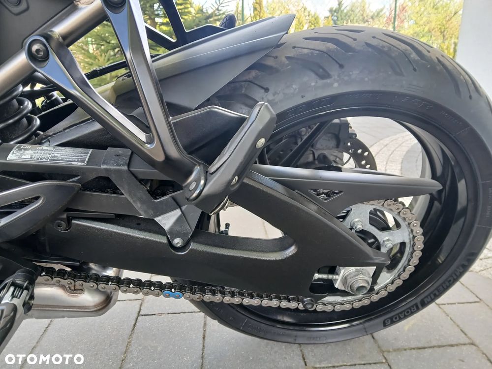 Suzuki GSX 1000 - 16