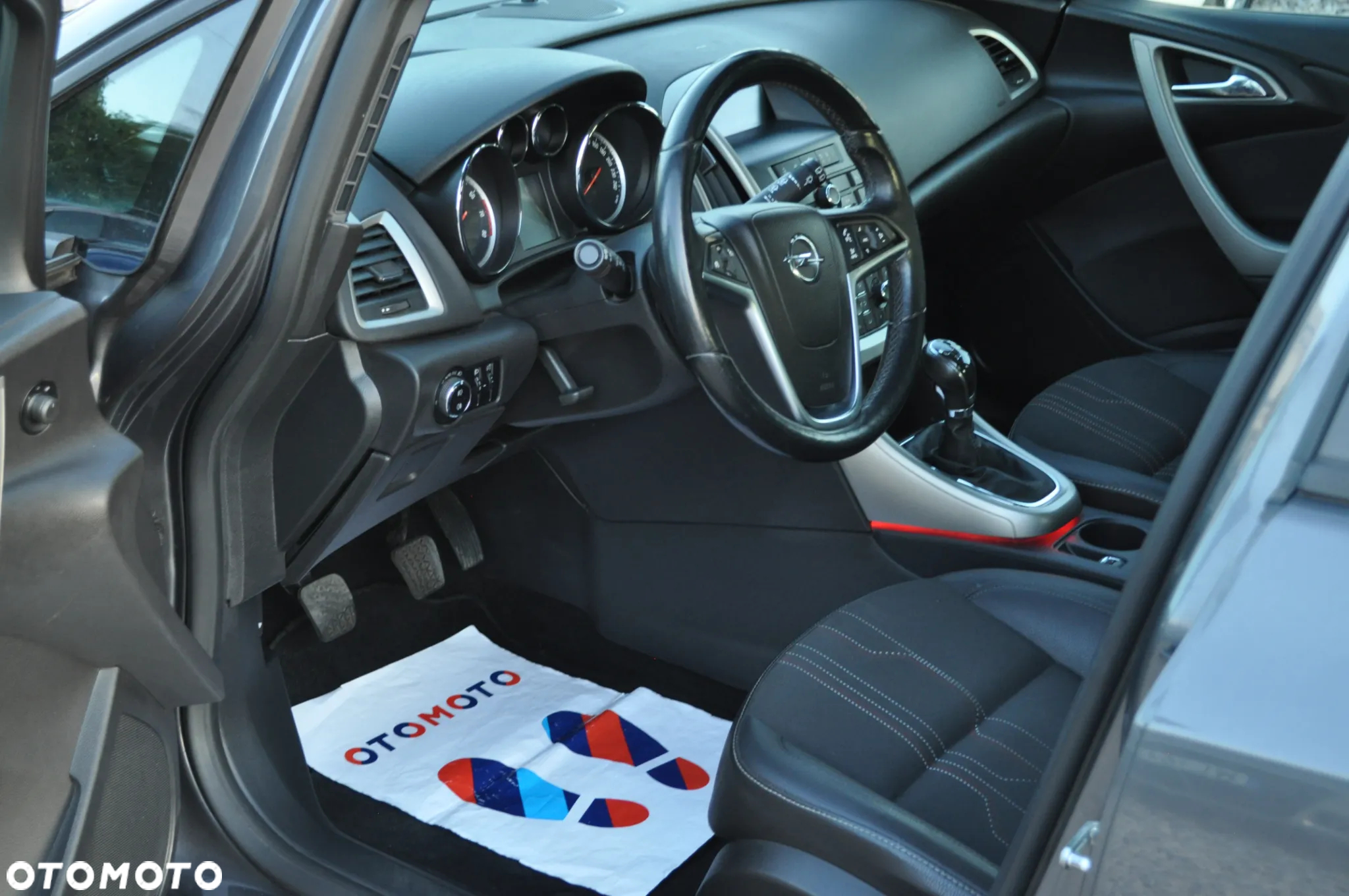 Opel Astra 1.4 Turbo 150 Jahre - 15