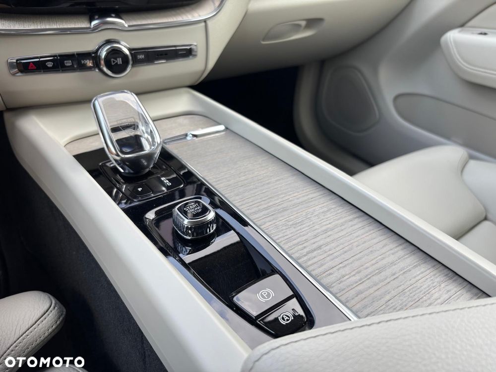 Volvo XC 60 B4 D Plus Bright - 41