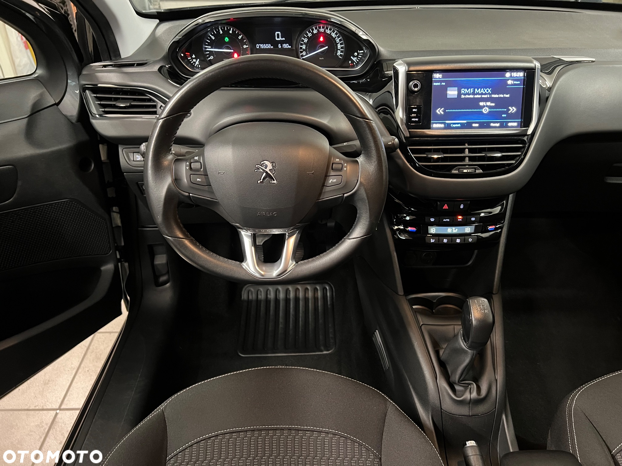 Peugeot 208 - 24