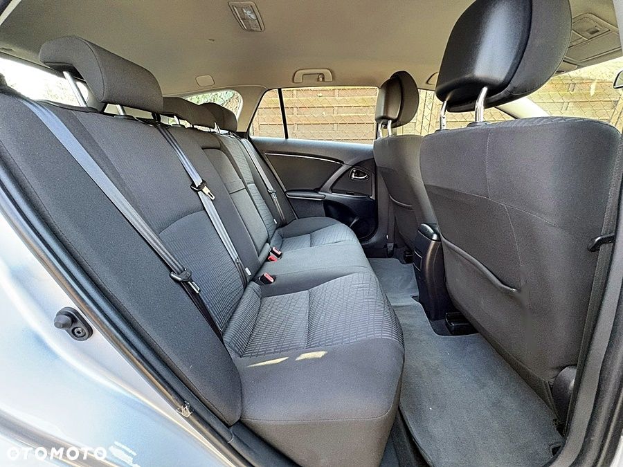 Toyota Avensis 2.0 D-4D - 26