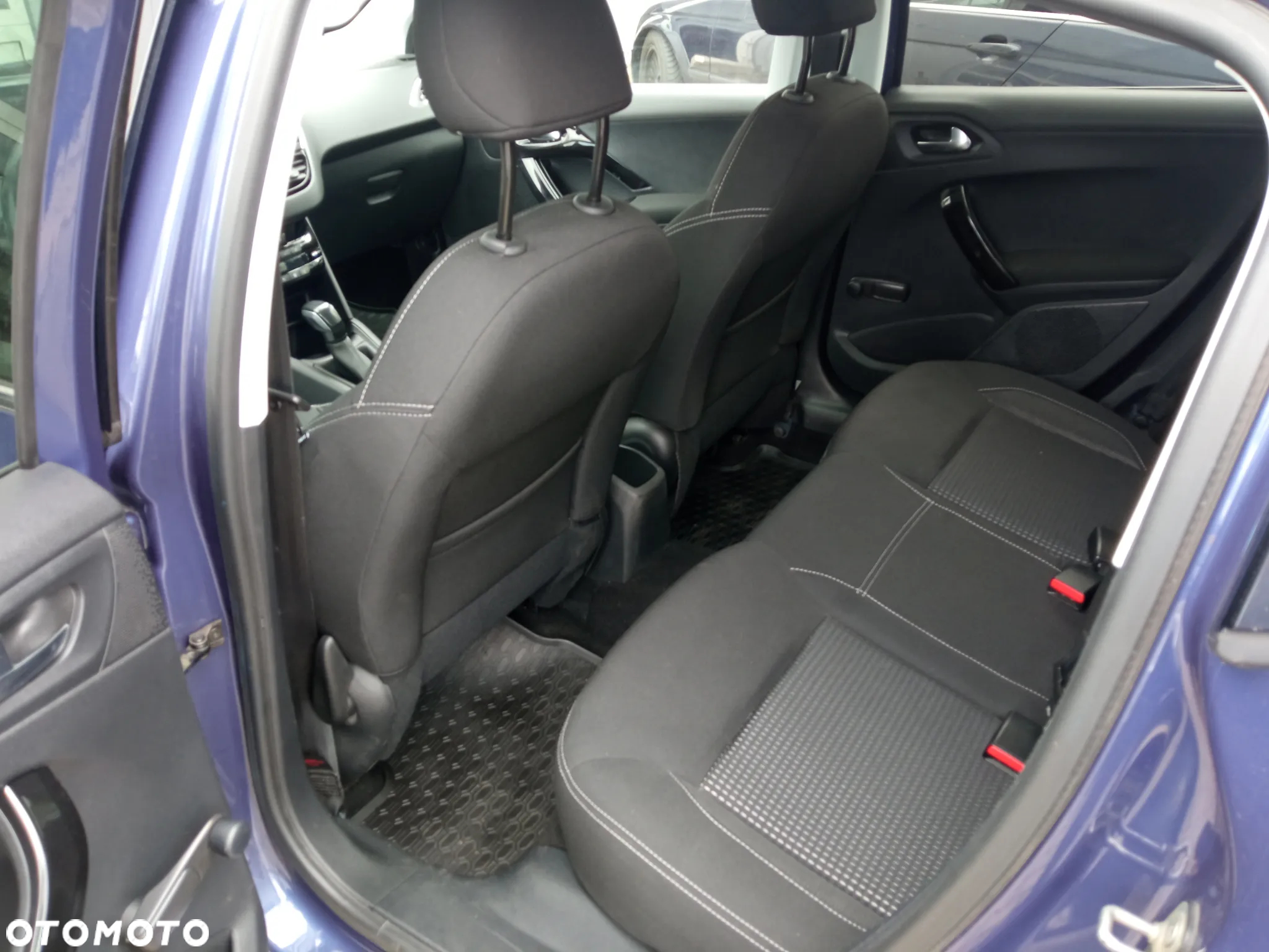 Peugeot 208 - 6