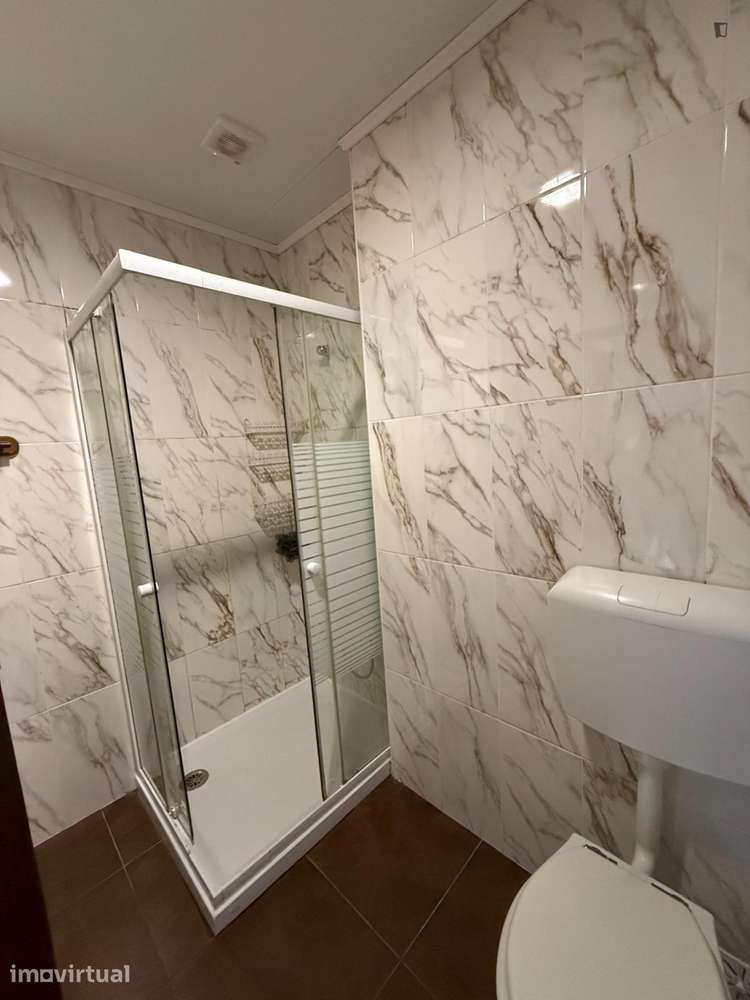 Quarto - localizado em Olivais Coimbra - Grande imagem: 2/13