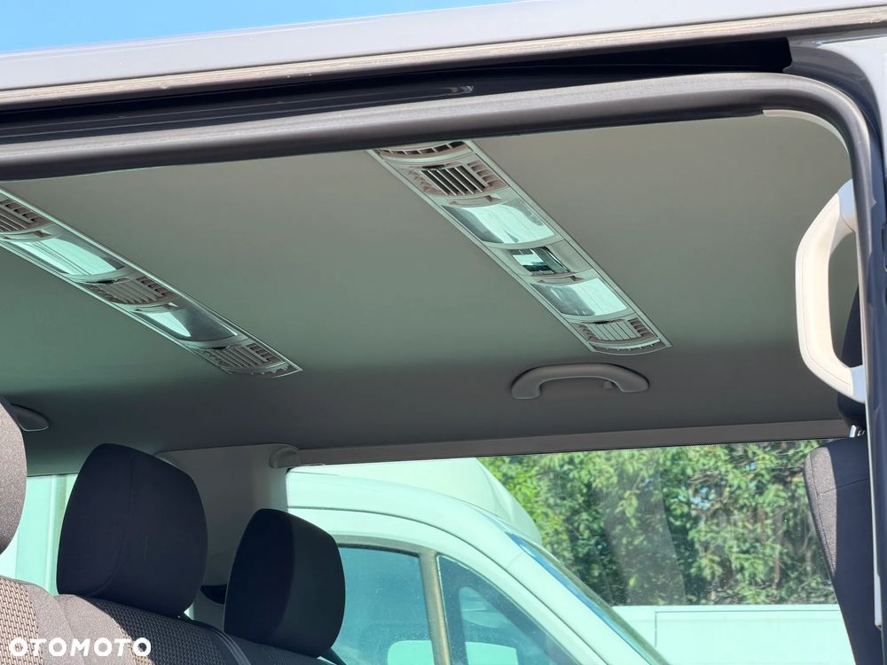 Volkswagen Caravelle - 36