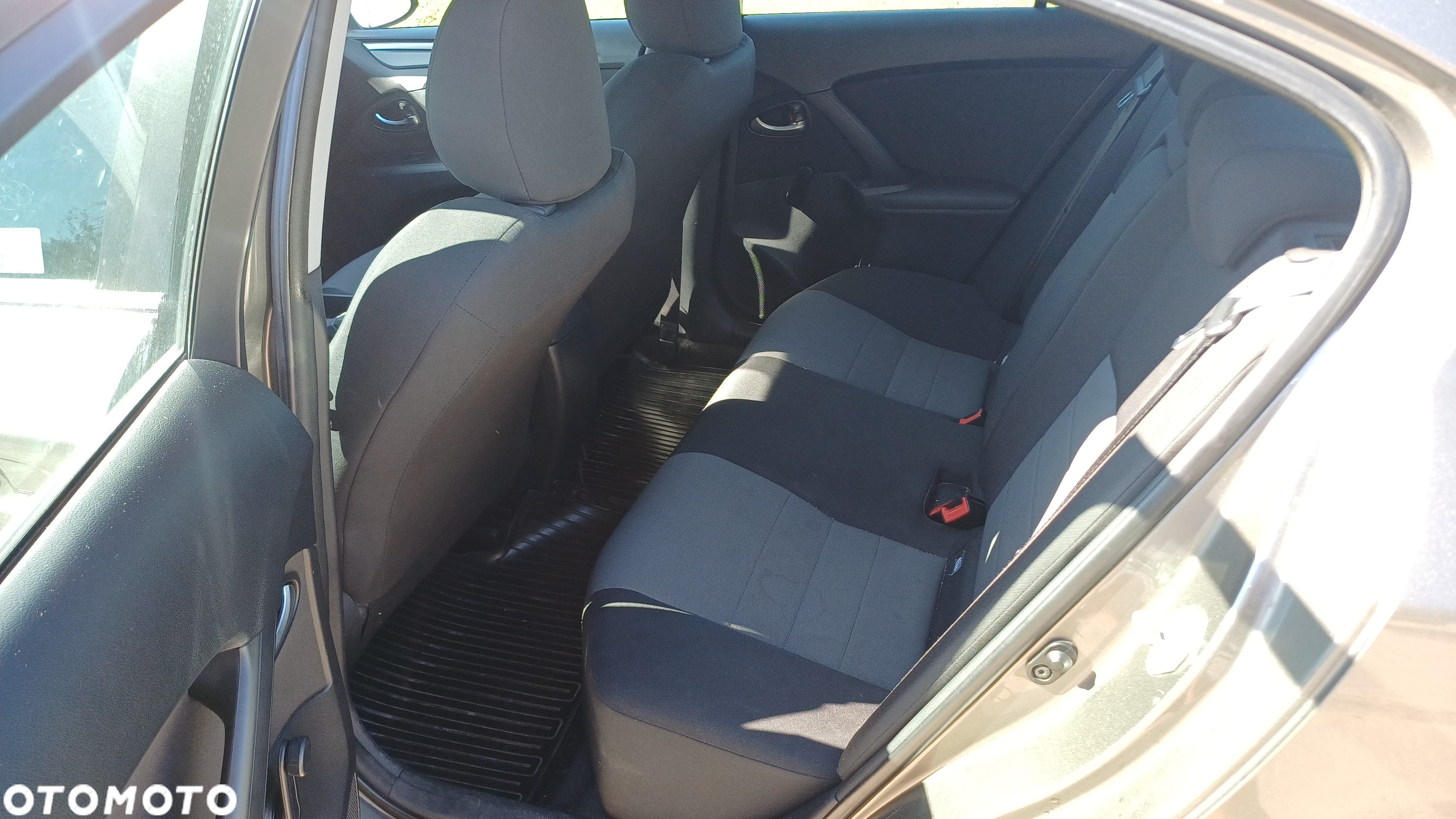 Toyota Avensis 1.6 D-4D Active - 5