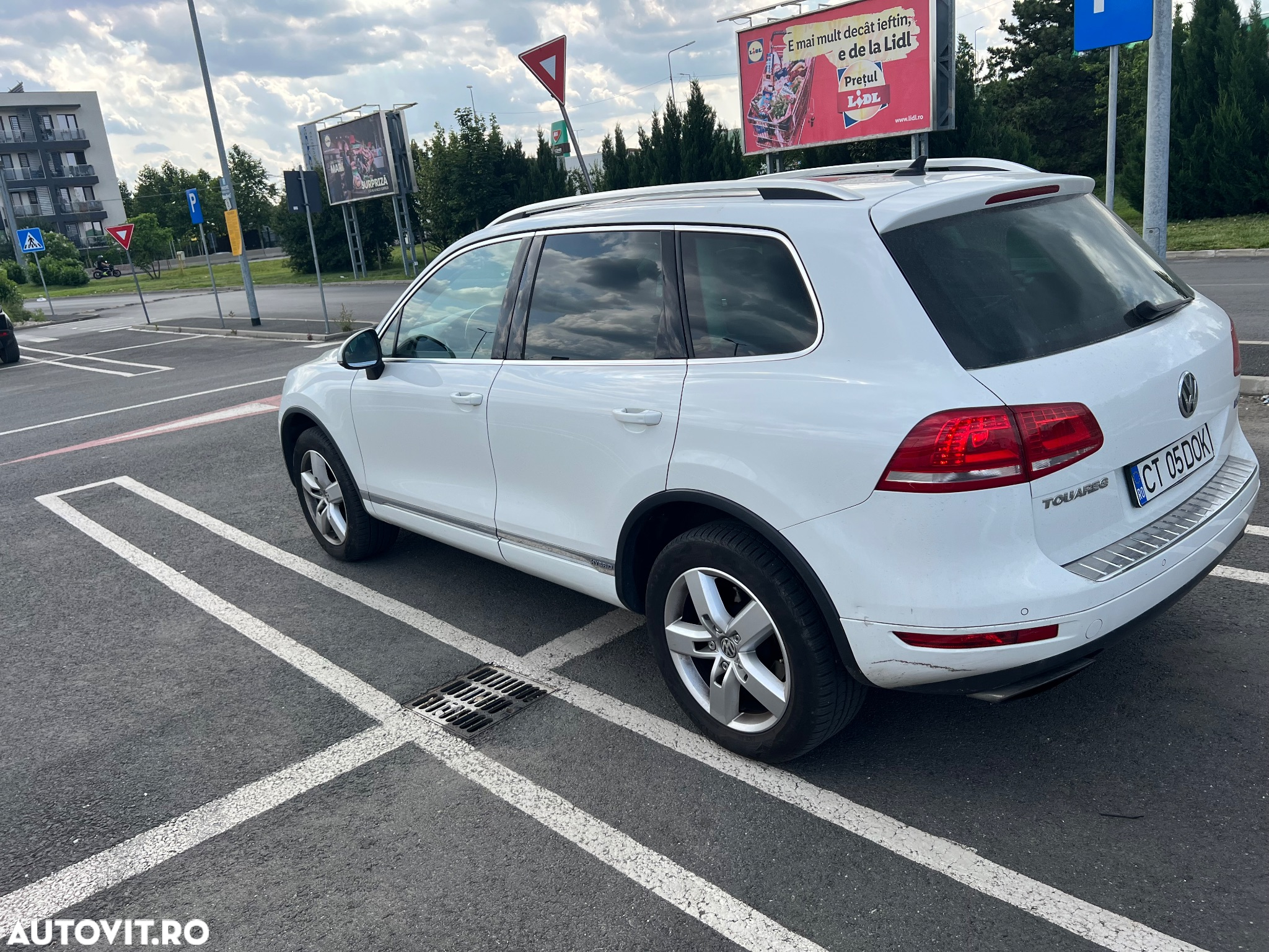 Volkswagen Touareg 3.0 Hybrid Automatik Exclusive - 2