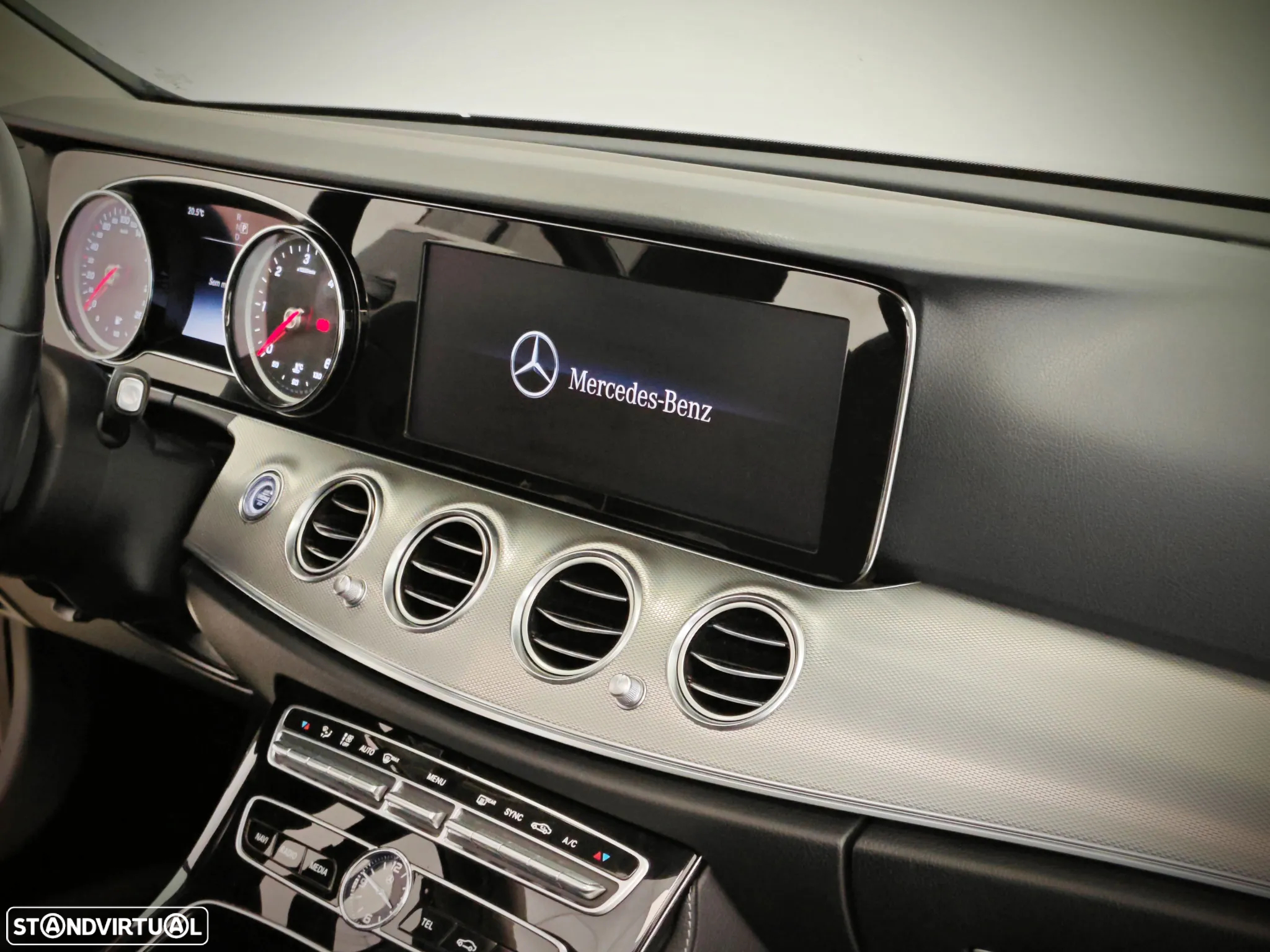 Mercedes-Benz E 220 d T 9G-TRONIC Exclusive - 53