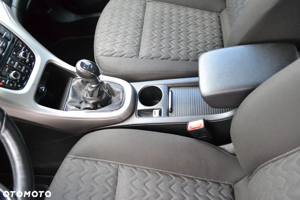 Opel Astra 1.4 T Cosmo EU6 - 17