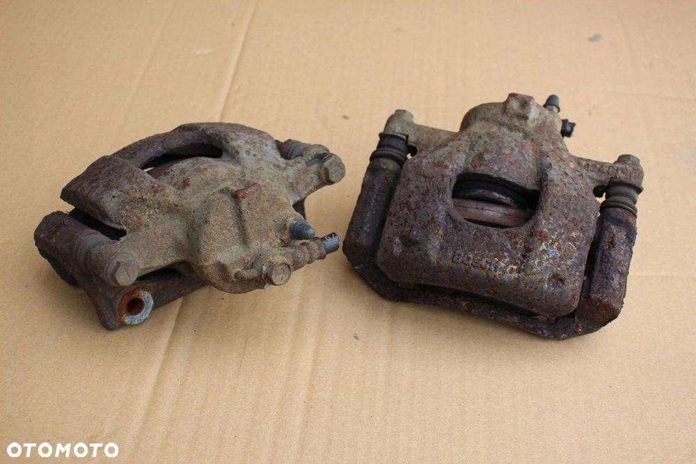 Zaciski hamulcowe przód przednie komplet TOYOTA AYGO PEUGEOT 107 CITROEN C1 - 4