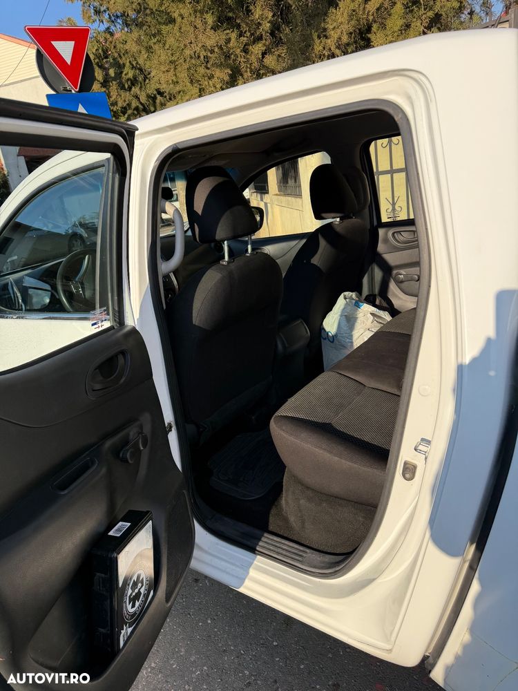 Nissan Navara Double Cab Visia - 31