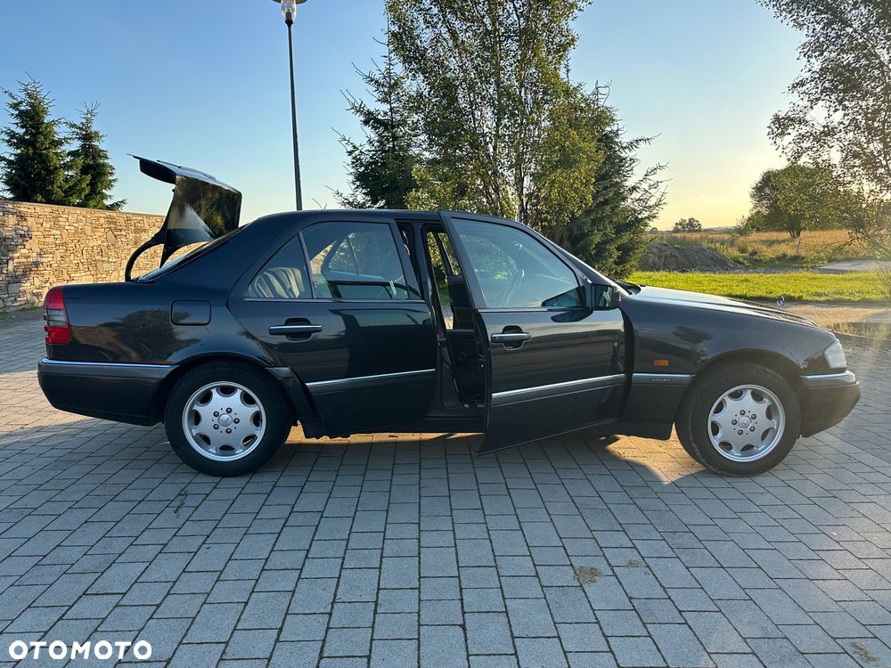 Mercedes-Benz Klasa C 180 Elegance - 15