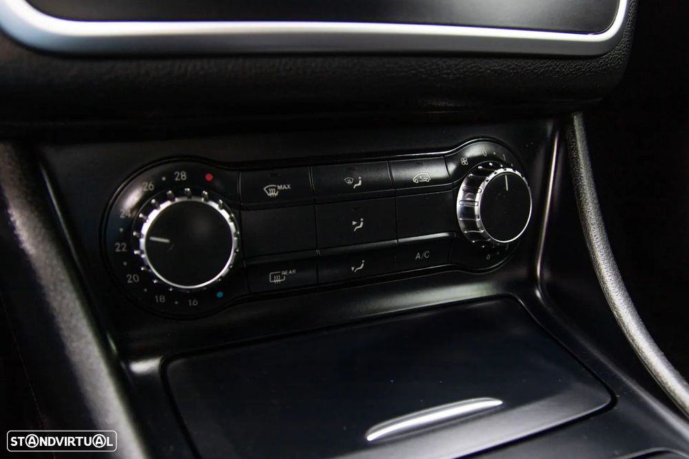 Mercedes-Benz CLA 220 CDI Urban Aut. - 29