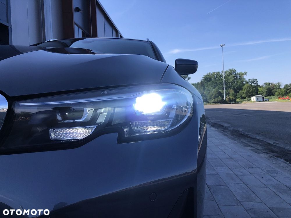 BMW Seria 3 320d Sport Line - 10