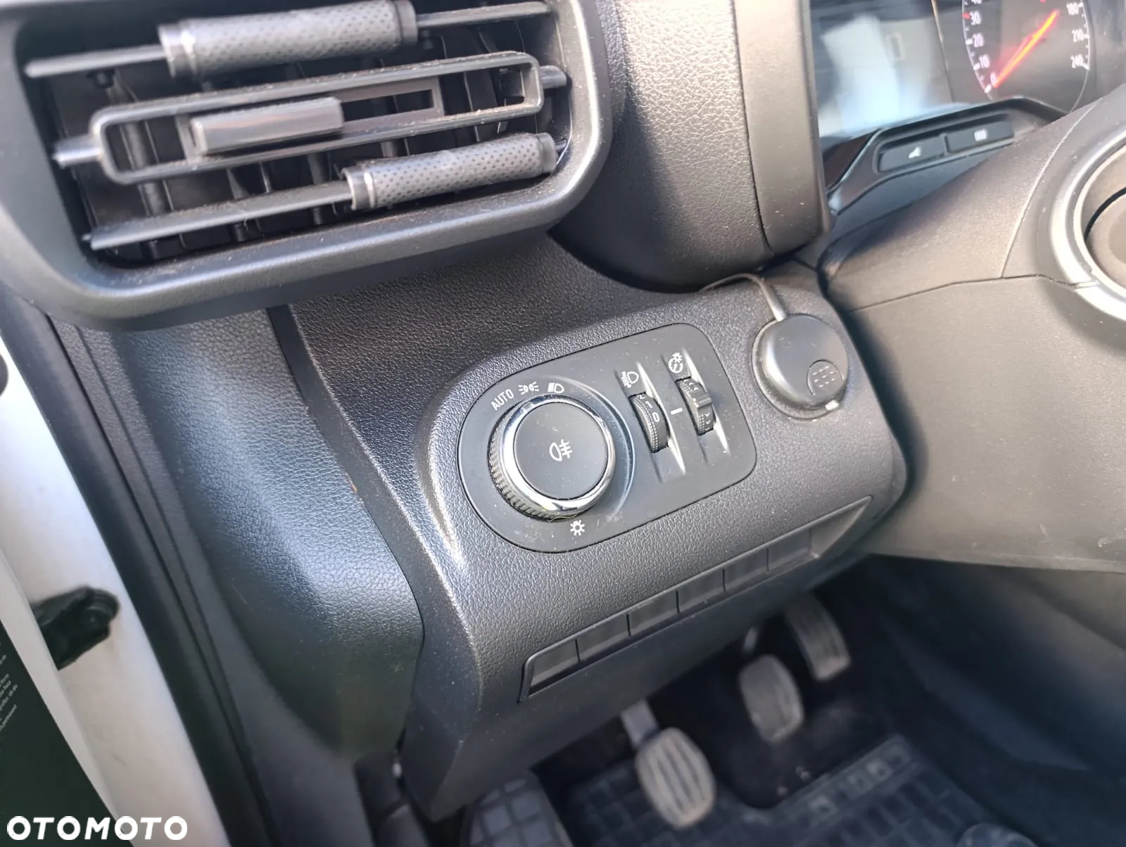 Opel COMBO - 18