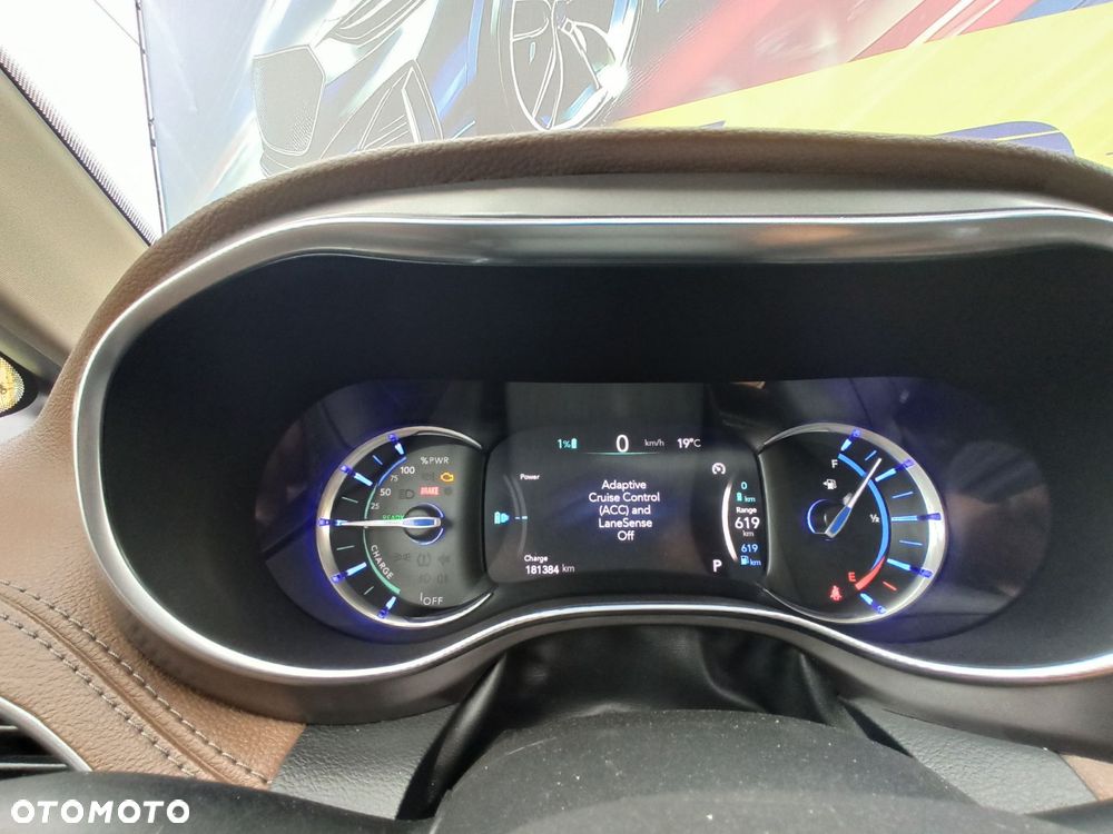Chrysler Pacifica - 23