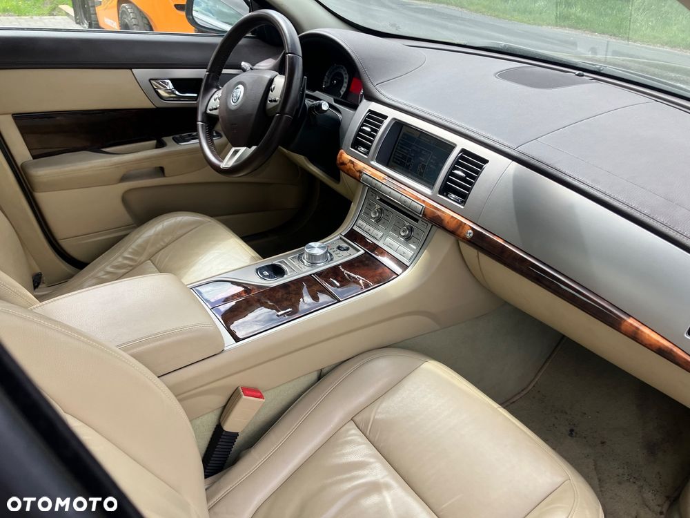 Jaguar XF 3.0 V6 - 14