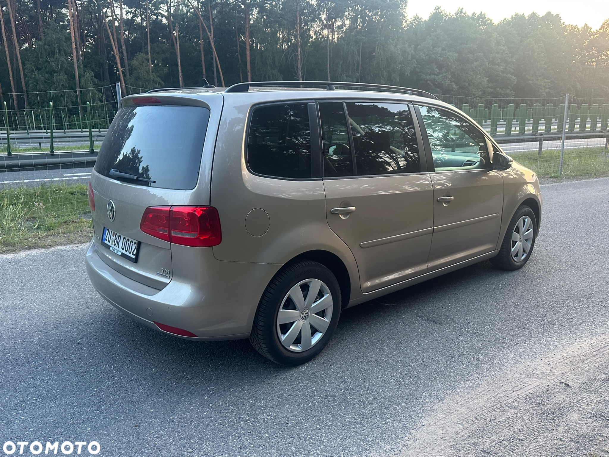 Volkswagen Touran - 11