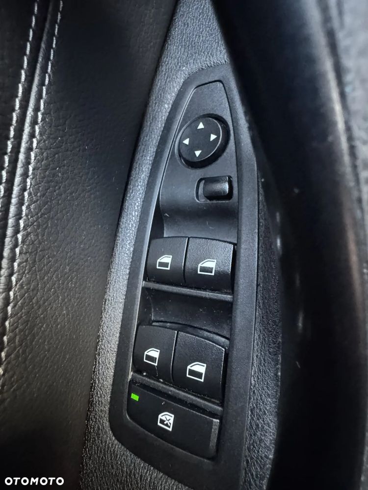 BMW X1 sDrive18d xLine - 17