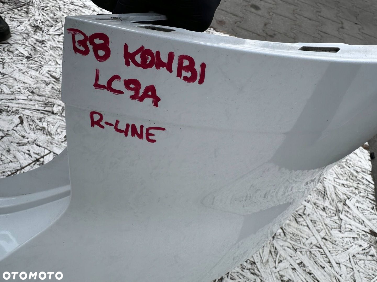 PASSAT B8 R-LINE KOMBI ZDERZAK TYŁ TYLNY KOMPLETNY BIAŁY LC9A 4 PDC - 9