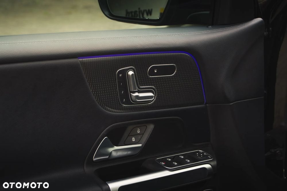 Mercedes-Benz GLB - 12