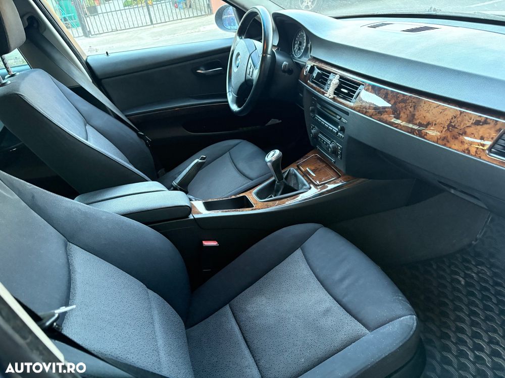 BMW Seria 3 320i - 11