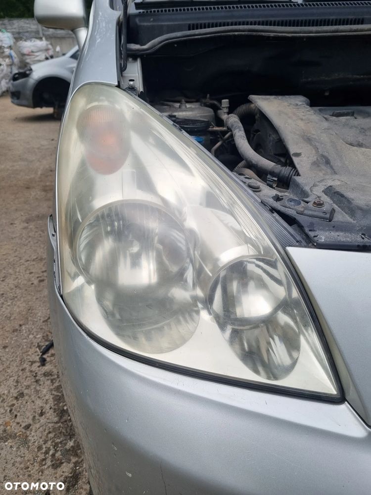 TOYOTA COROLLA VERSO II 04-07 2004 r. lampa prawy przód prawa przednia EU *