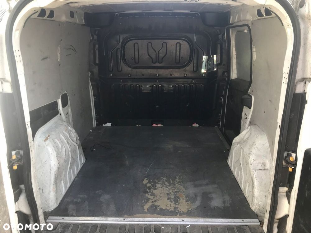 ZABUDOWA PAKI TYŁ TYLNEJ PŁYTA BAGAŻNIKA FIAT DOBLO II COMBO D W-WA - 1