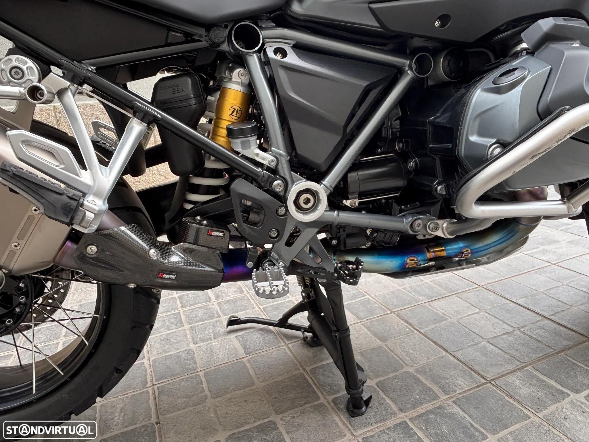 BMW R 1250 GS Adventure Triple Black Rebaixada Full-Akrapovic - 8