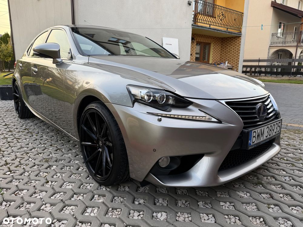 Lexus IS 300h Prestige - 3