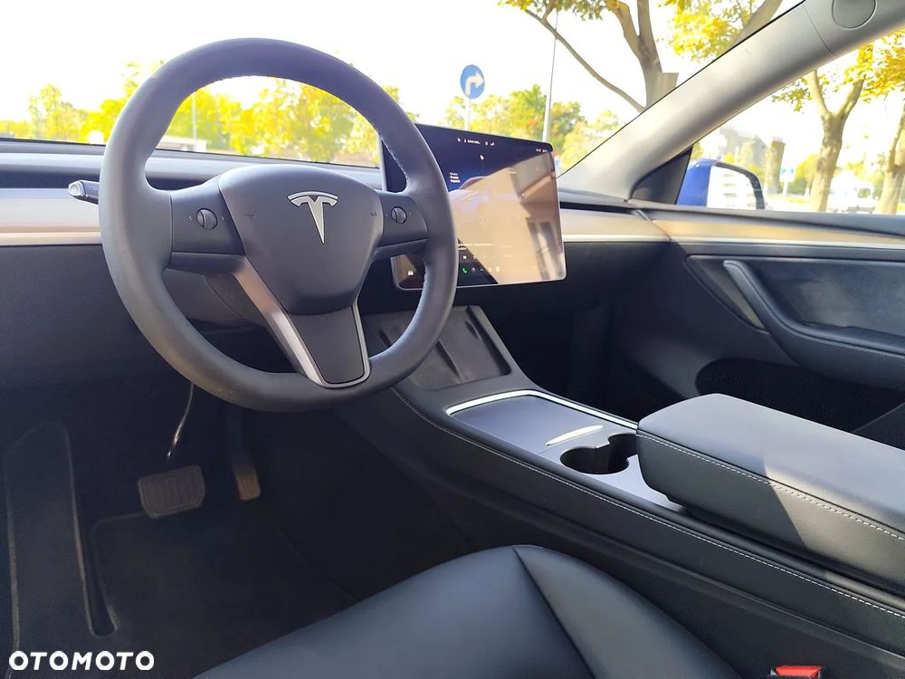 Tesla Y - 13