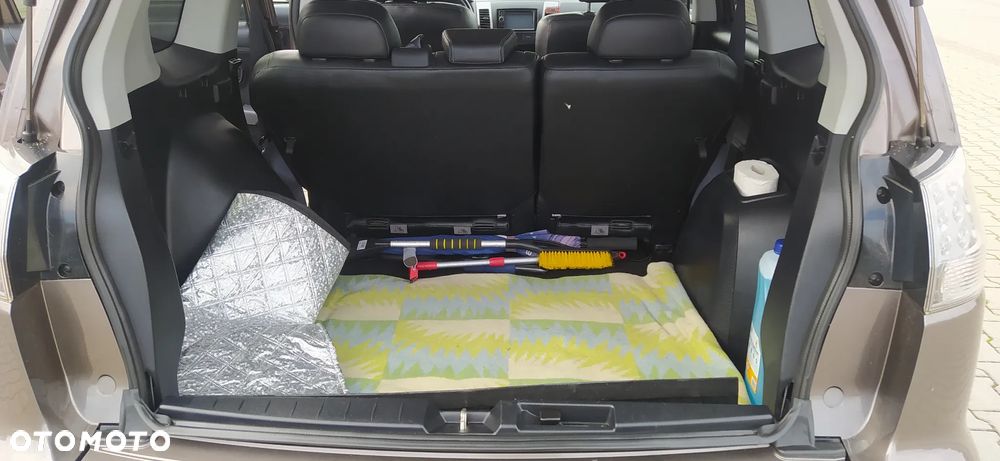 Mitsubishi Outlander - 12