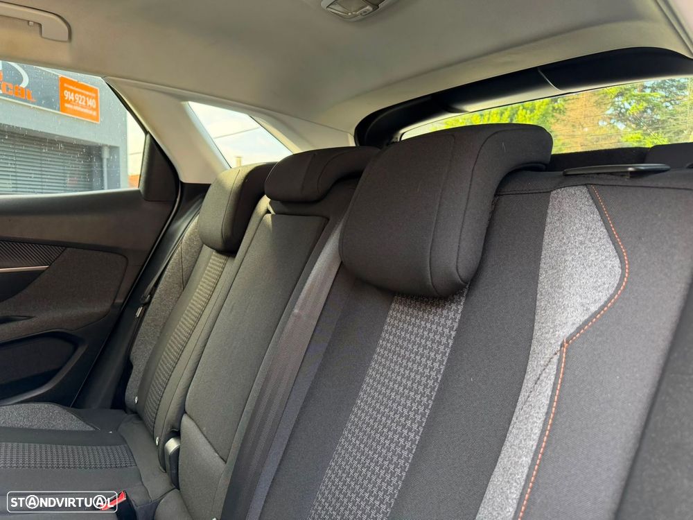 Peugeot 3008 1.5 BlueHDi Allure EAT8 - 24