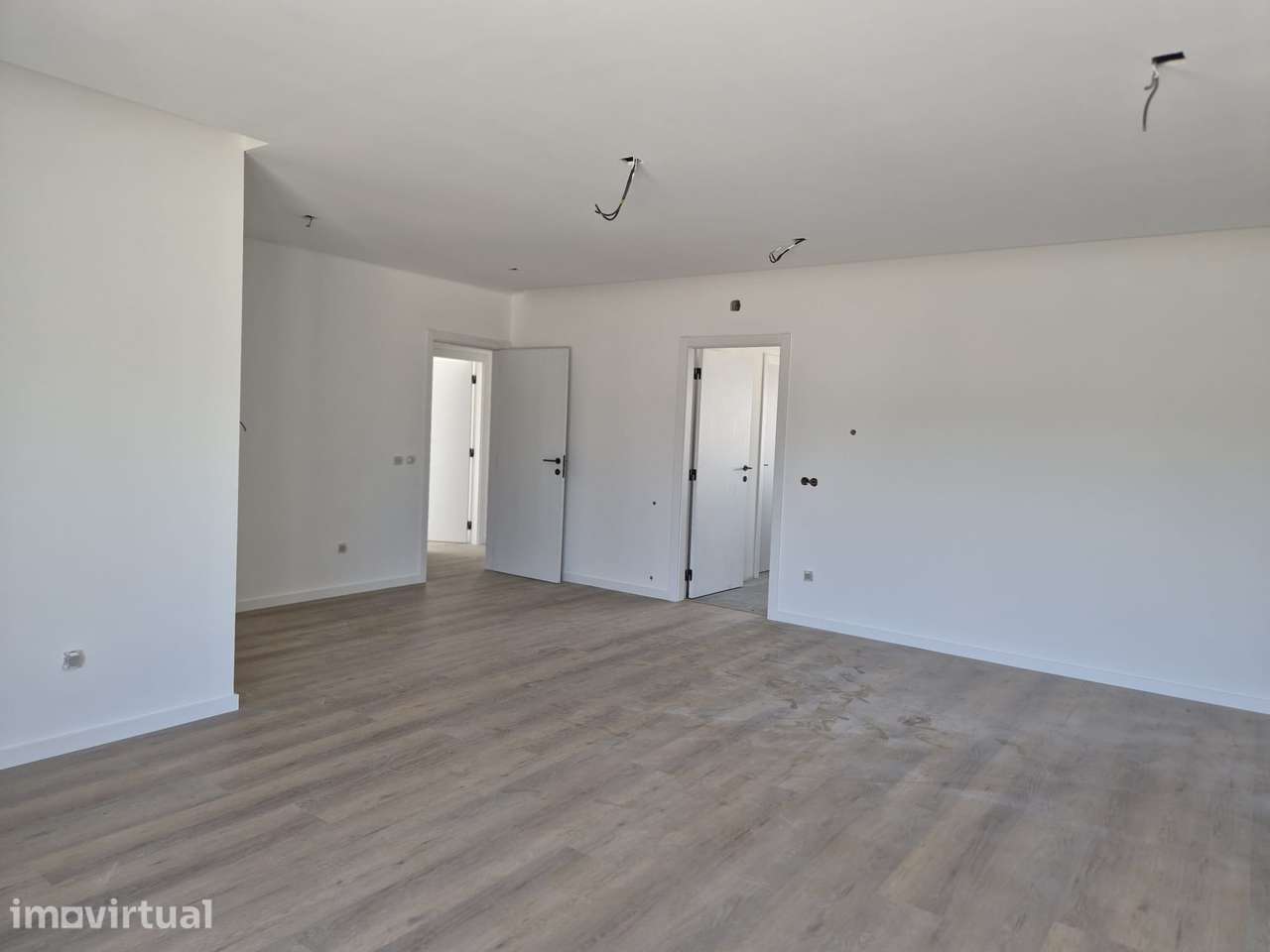Moradia T3, térrea, geminada com garagem e jardim. Fração "A" - Grande imagem: 3/17