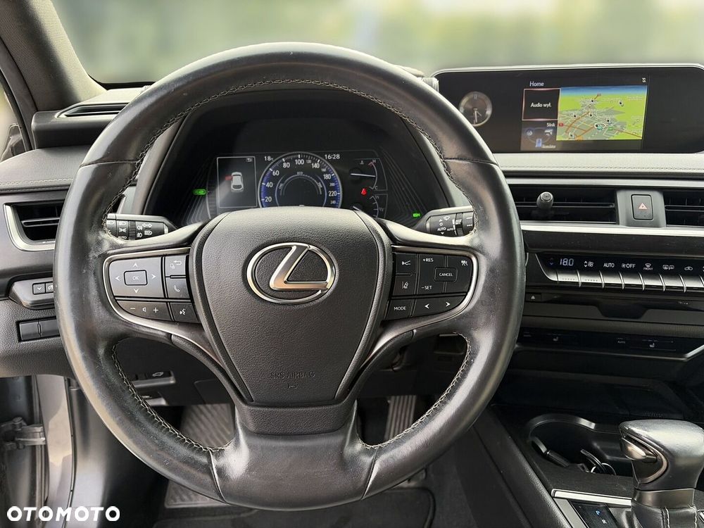 Lexus UX - 18