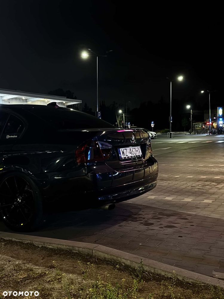 BMW Seria 3 320i - 32