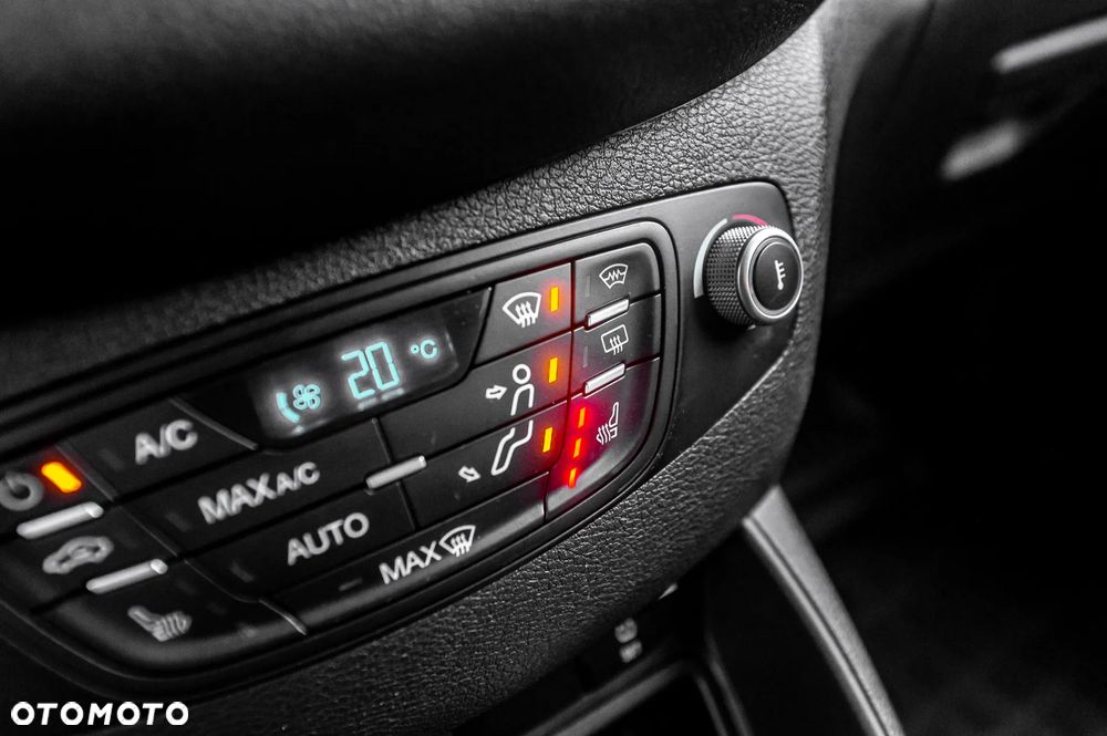 Ford Tourneo Courier 1.0 EcoBoost S&S Titanium - 29