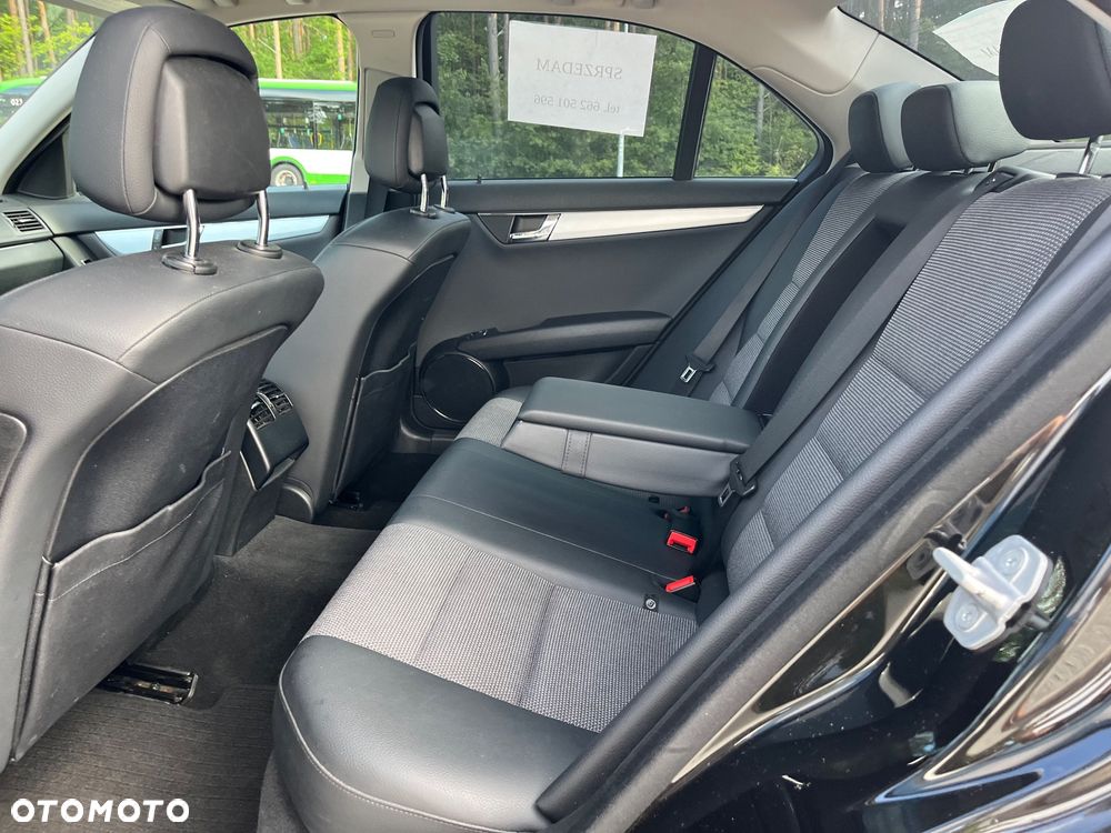 Mercedes-Benz Klasa C 180 CGI Automatik BlueEFFICIENCY Avantgarde - 27